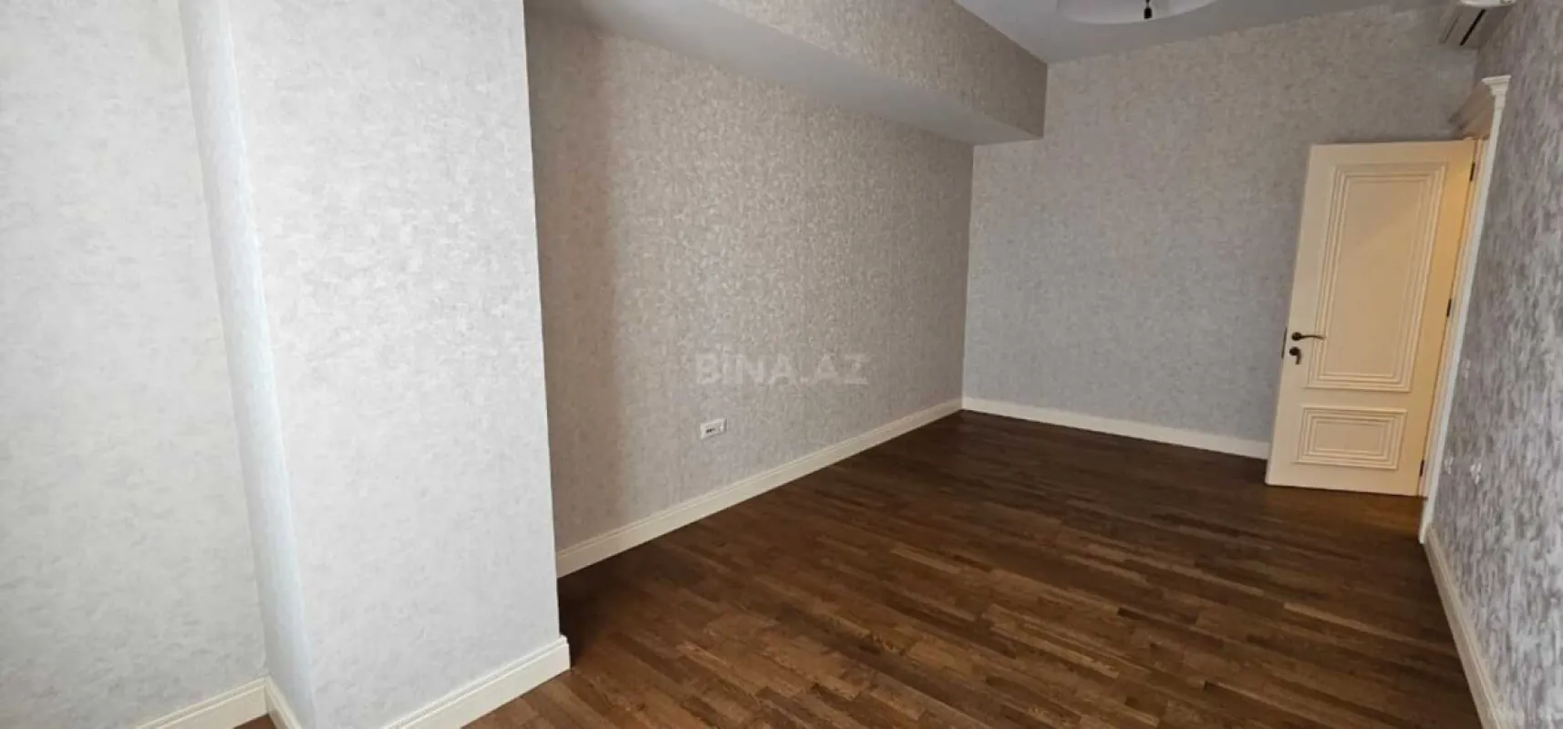 Kirayə verilir 5 otaqlı mənzil 250 m²