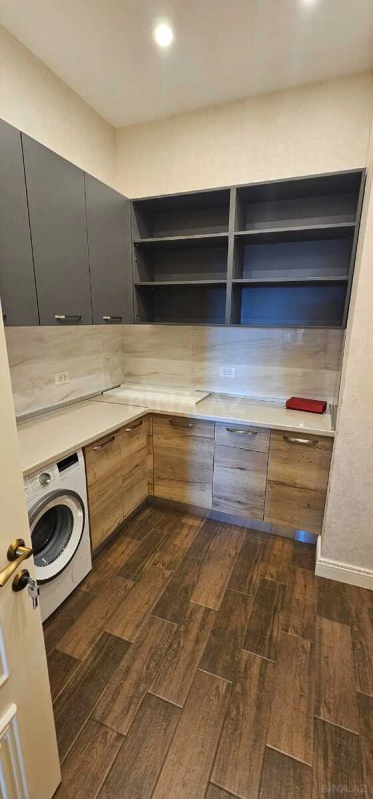 Kirayə verilir 5 otaqlı mənzil 250 m²