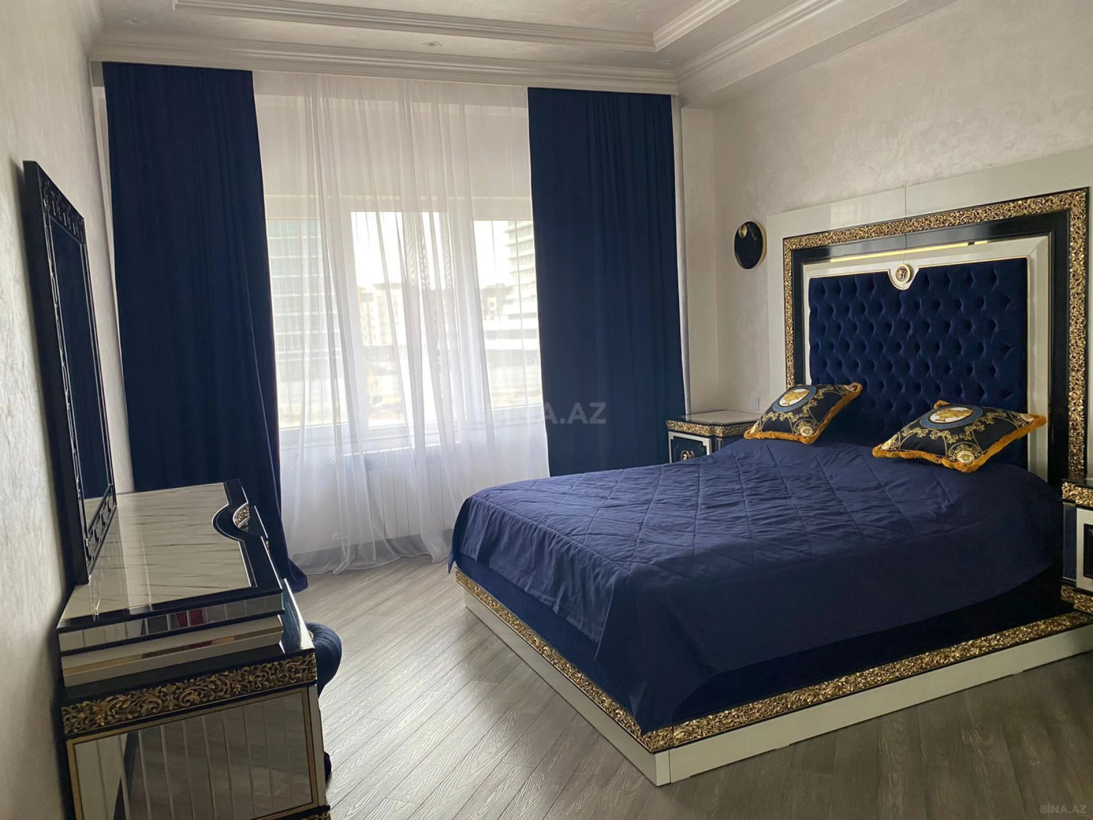 Satılır 3 otaqlı mənzil 140 m²