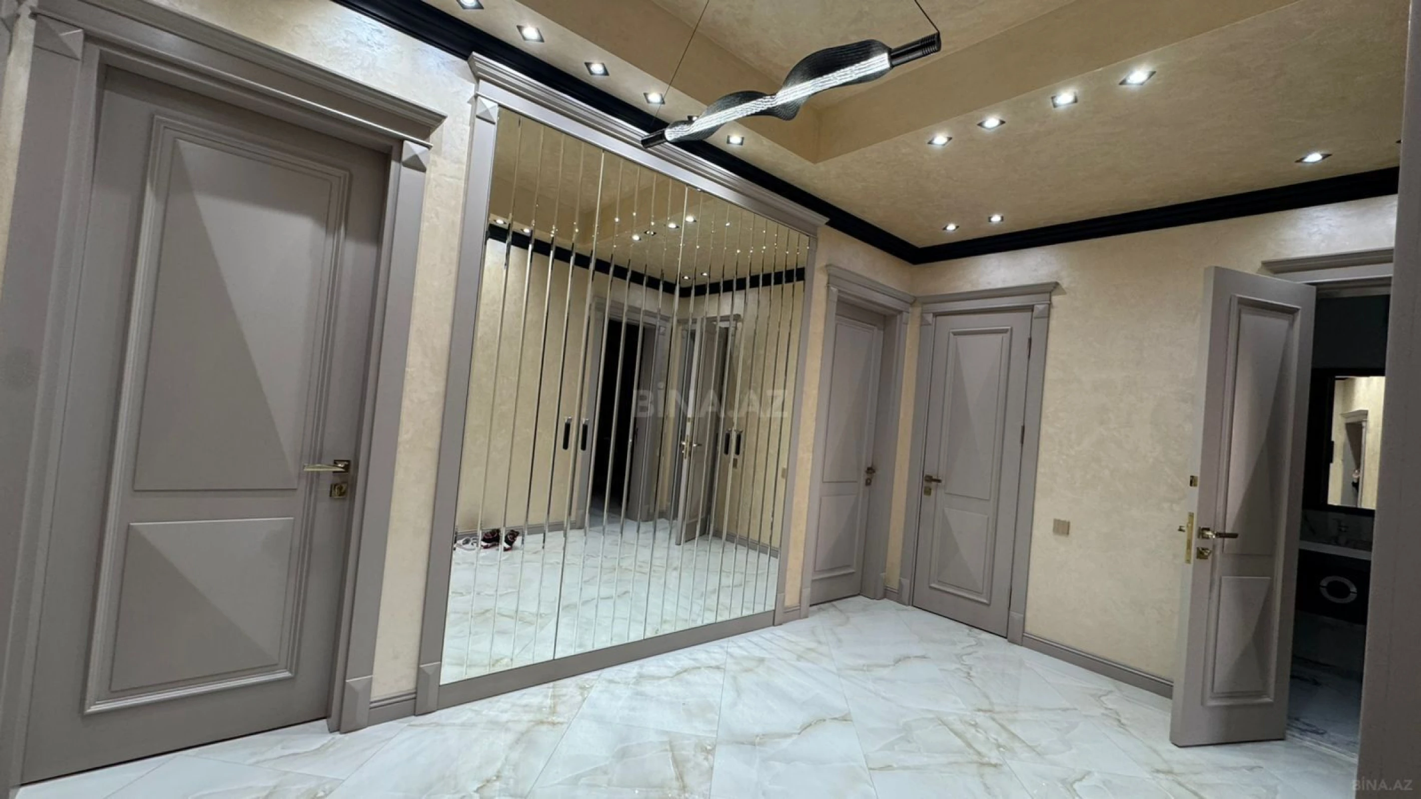 Satılır 3 otaqlı mənzil 140 m²