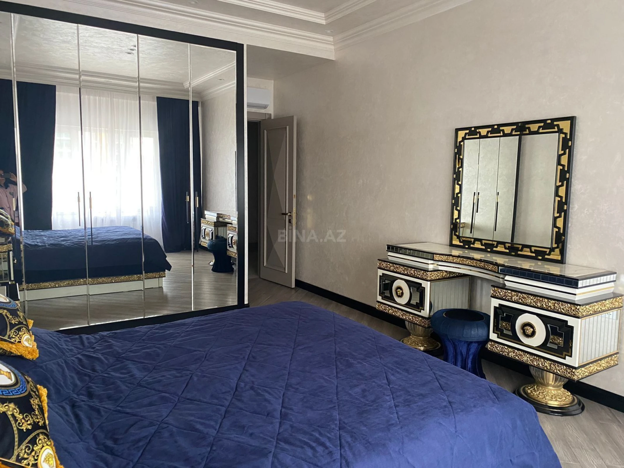 Satılır 3 otaqlı mənzil 140 m²