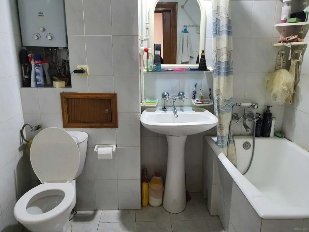Satılır 7 otaqlı mənzil 220 m²