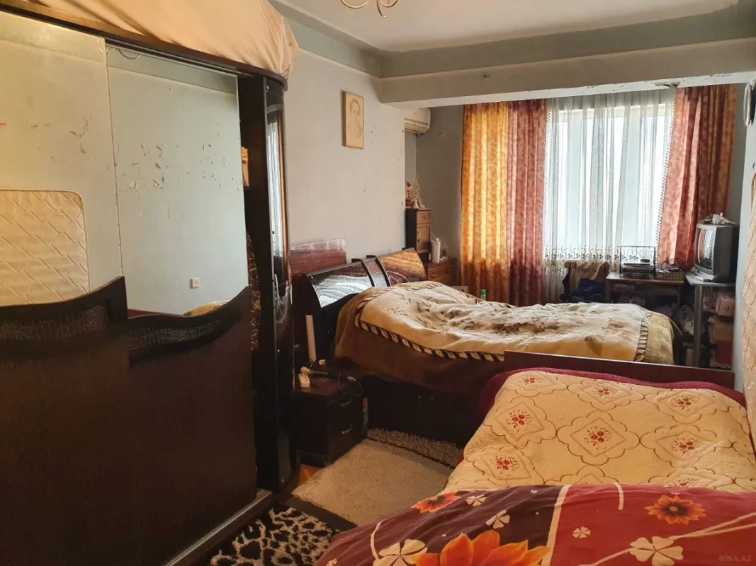 Satılır 7 otaqlı mənzil 220 m²