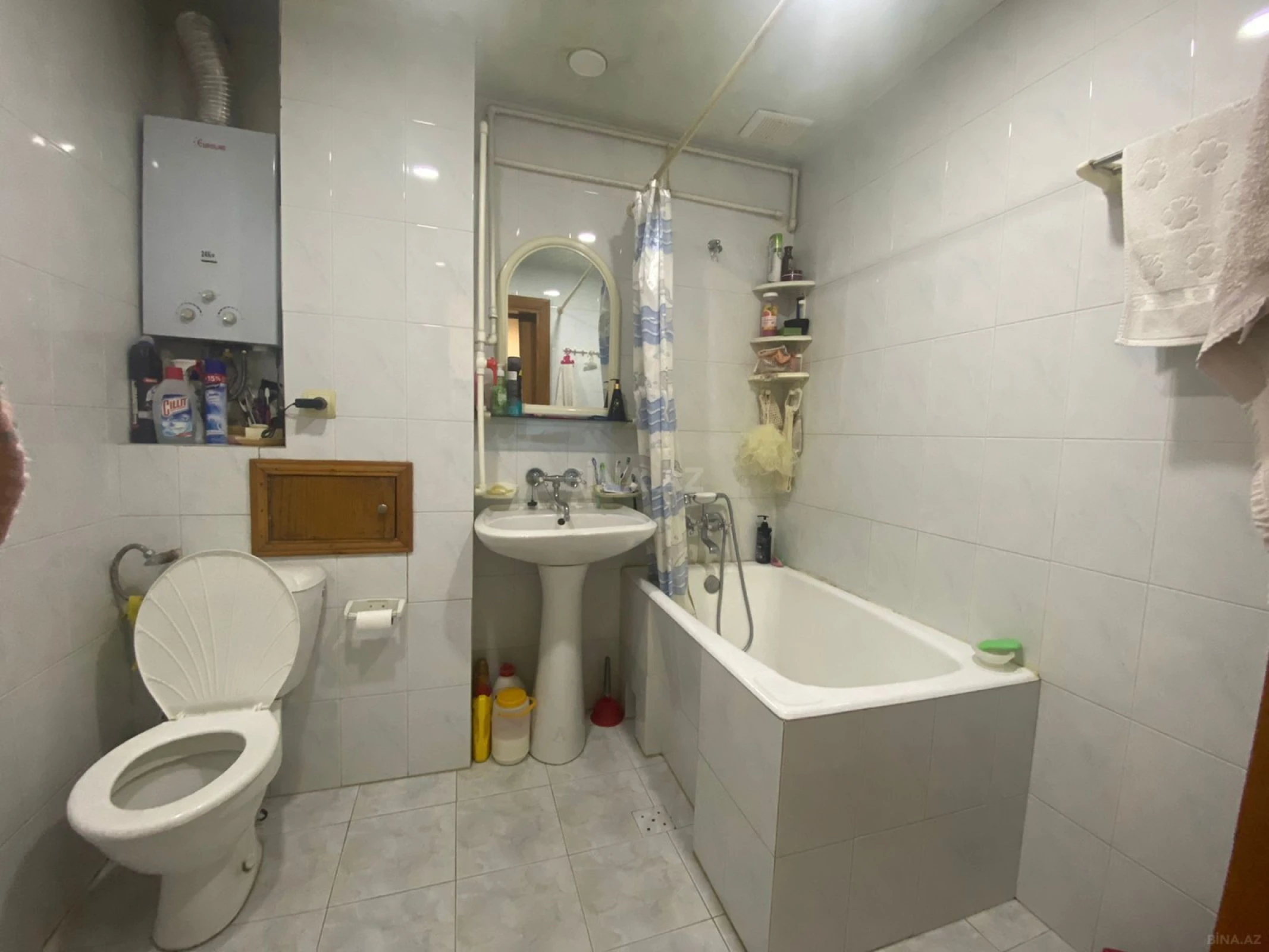 Satılır 7 otaqlı mənzil 220 m²