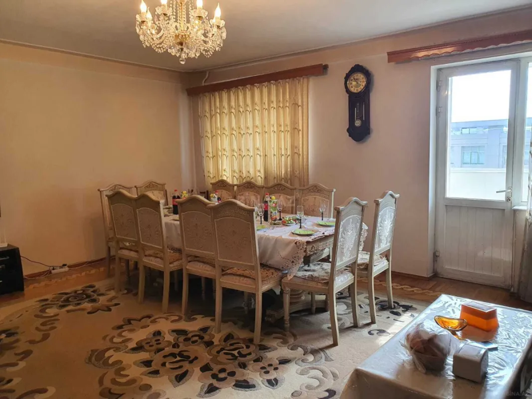 Satılır 7 otaqlı mənzil 220 m²