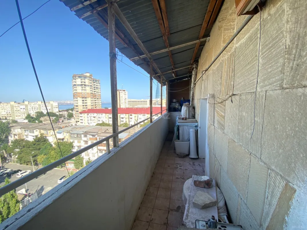 Satılır 7 otaqlı mənzil 220 m²