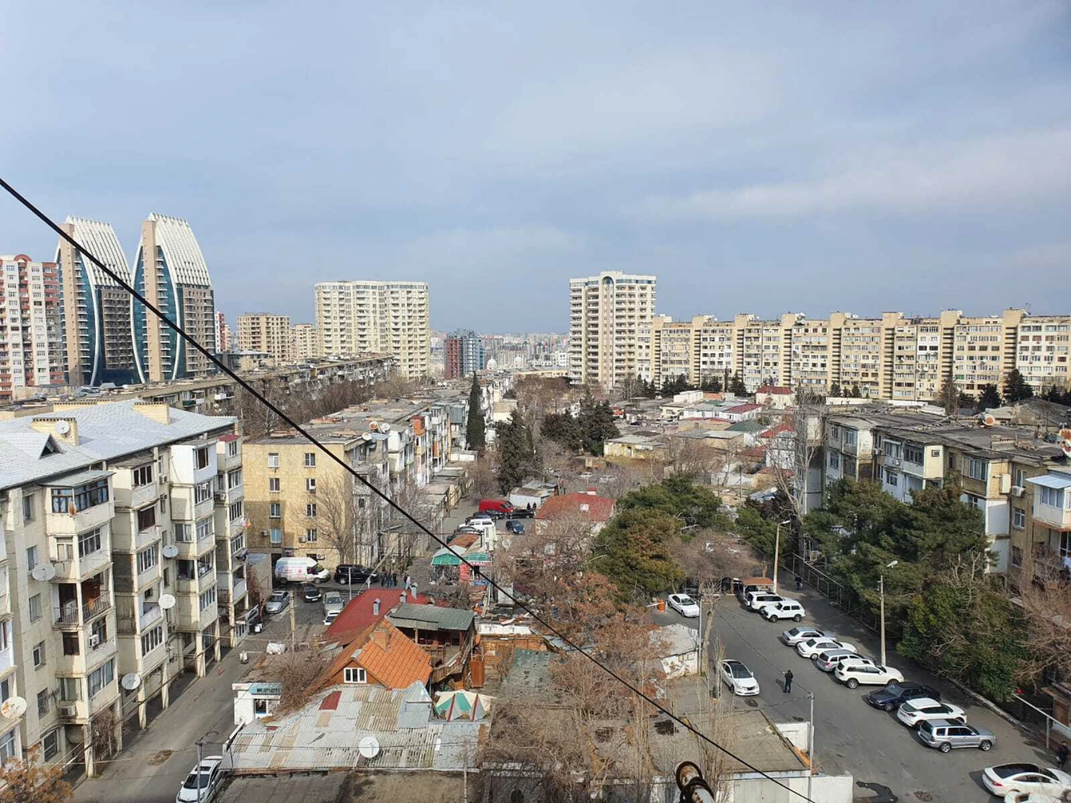 Satılır 7 otaqlı mənzil 220 m²