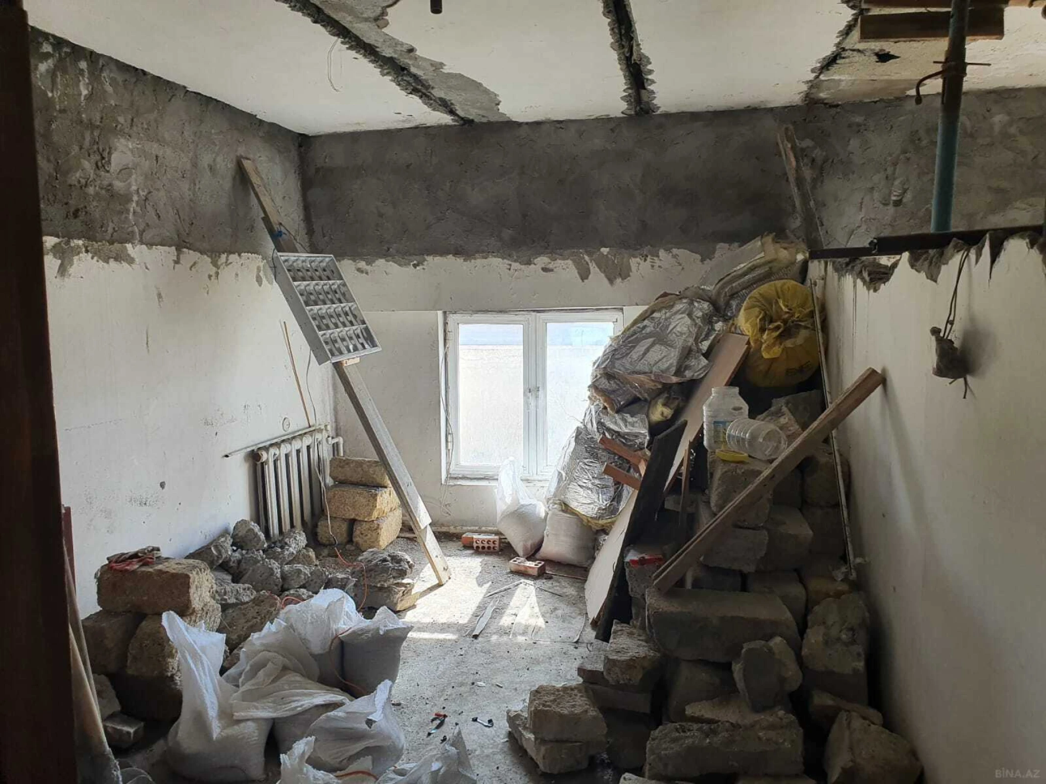 Satılır 7 otaqlı mənzil 220 m²