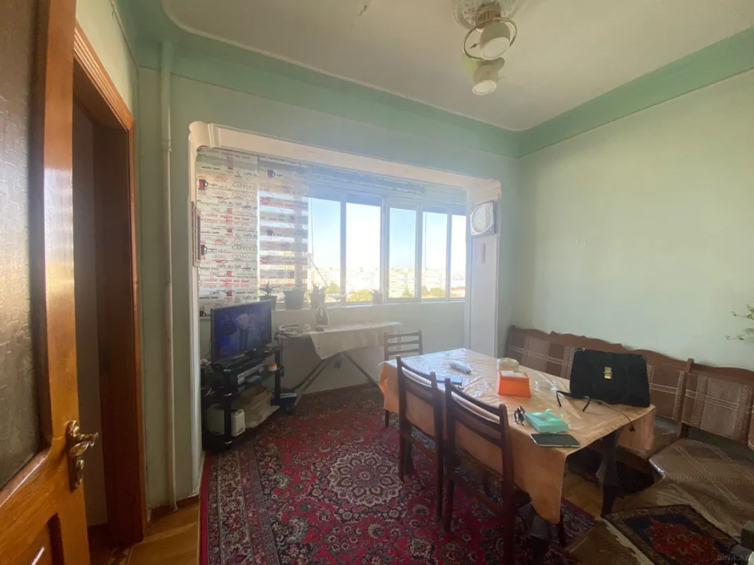 Satılır 7 otaqlı mənzil 220 m²