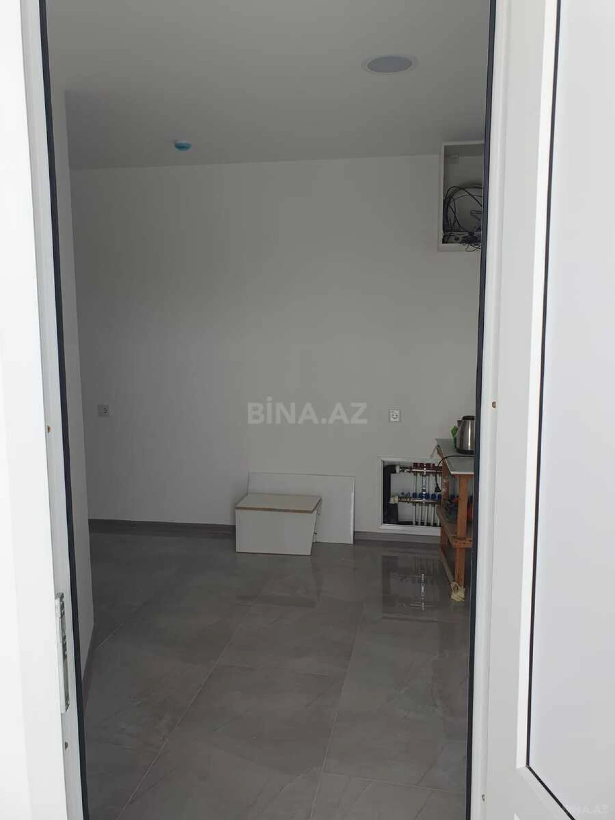 Satılır obyekt 180 m²