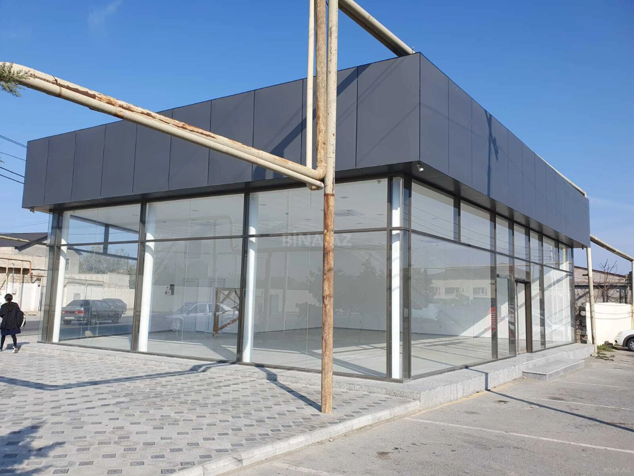 Satılır obyekt 180 m²