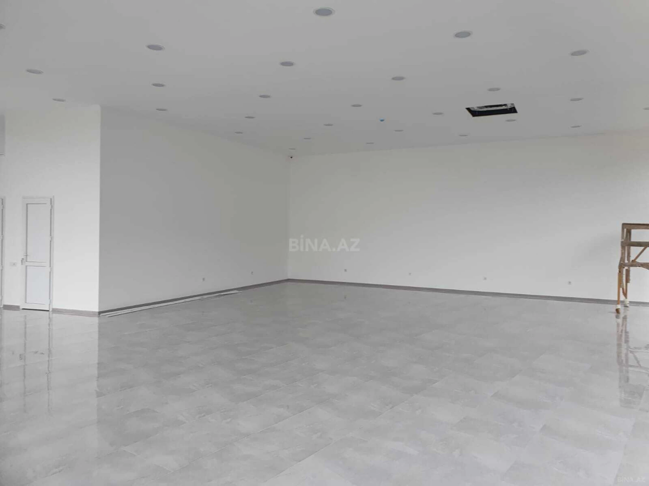 Satılır obyekt 180 m²