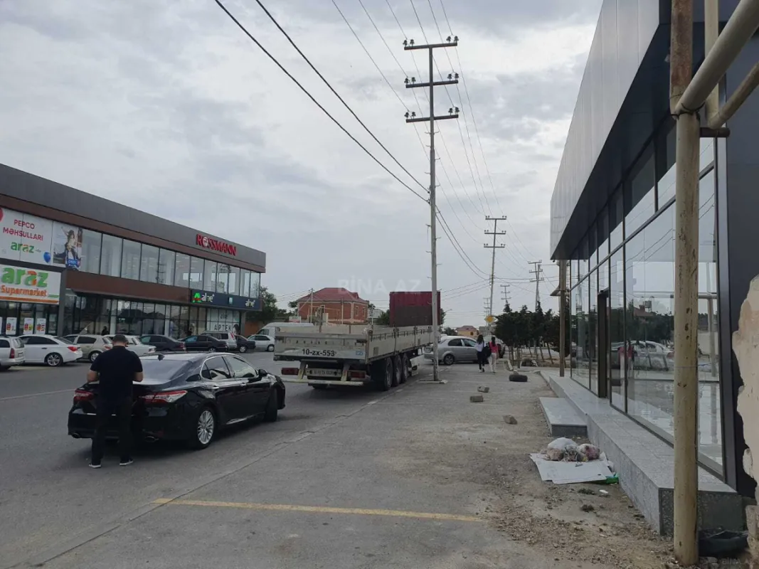 Satılır obyekt 180 m²