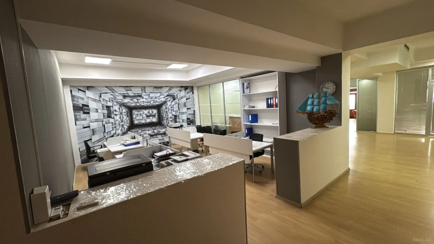 Satılır 5 otaqlı ofis 220 m²