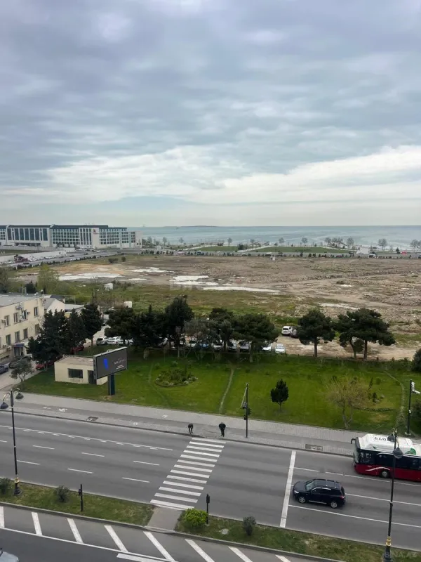 Satılır 5 otaqlı ofis 220 m²