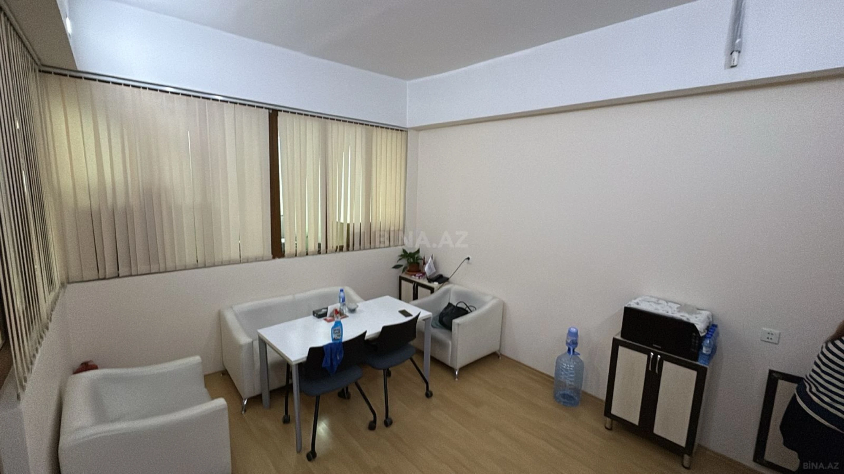 Satılır 5 otaqlı ofis 220 m²
