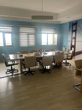 Satılır 5 otaqlı ofis 220 m²