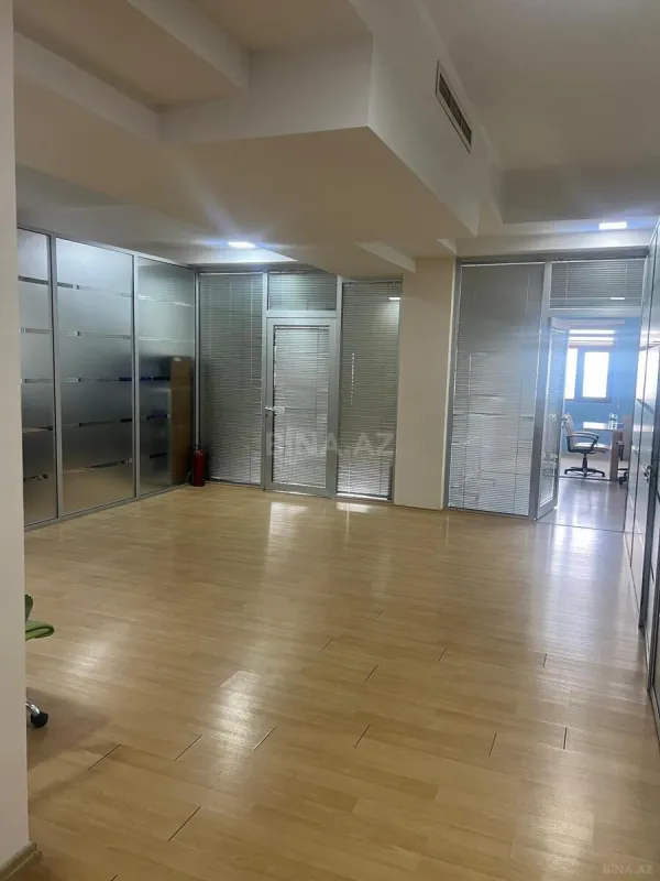 Satılır 5 otaqlı ofis 220 m²