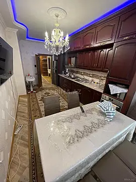 Kirayə verilir 3 otaqlı mənzil 170 m²