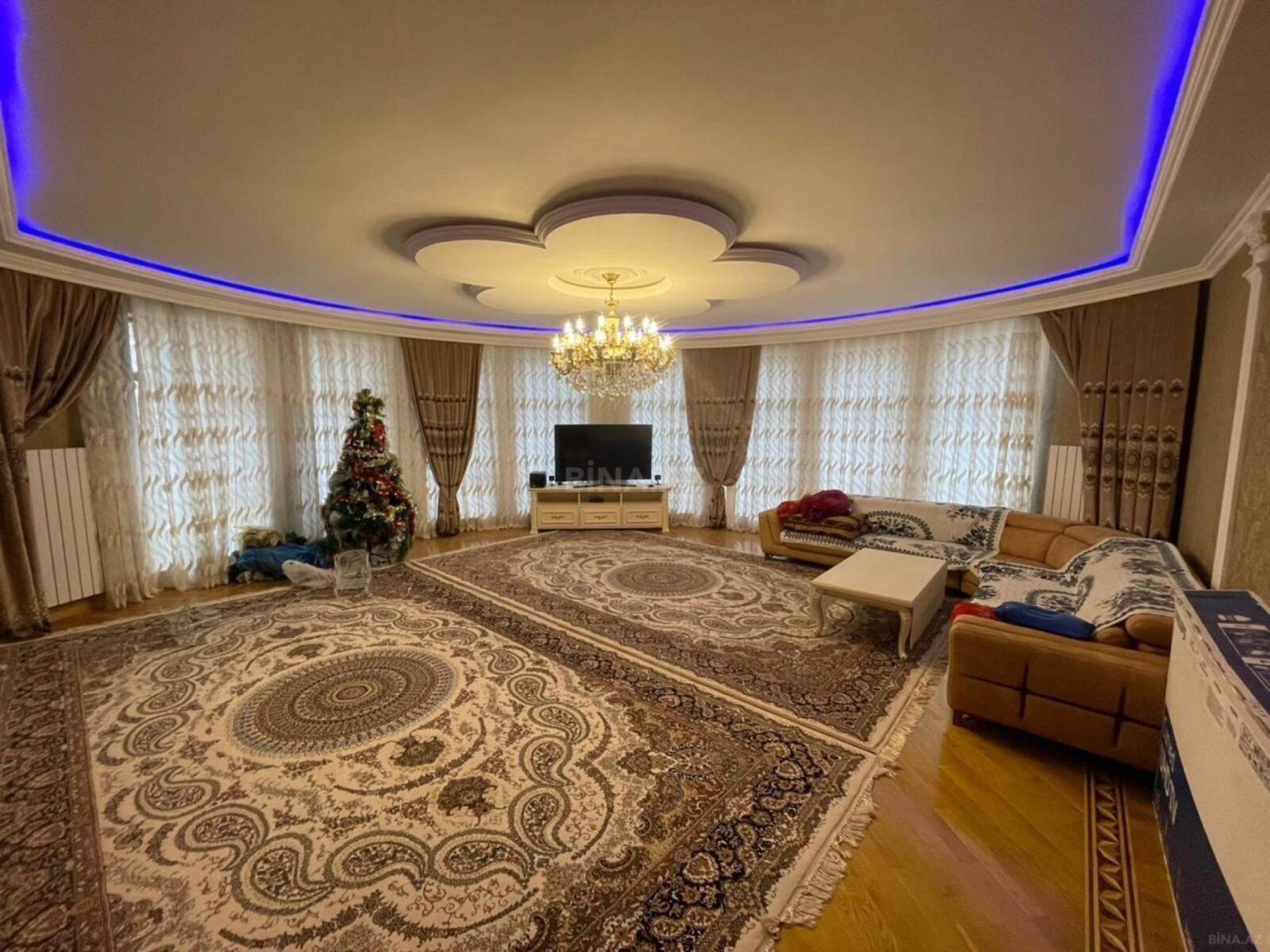 Kirayə verilir 3 otaqlı mənzil 170 m²