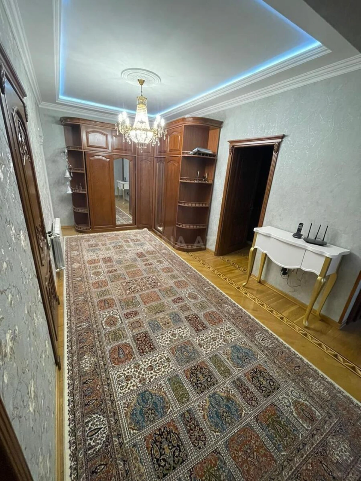 Kirayə verilir 3 otaqlı mənzil 170 m²