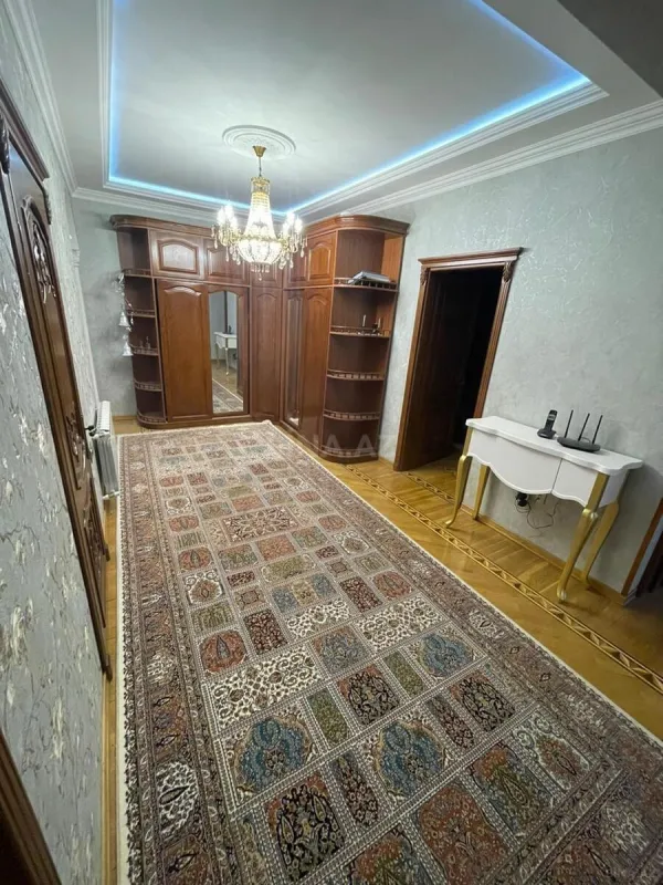 Kirayə verilir 3 otaqlı mənzil 170 m²