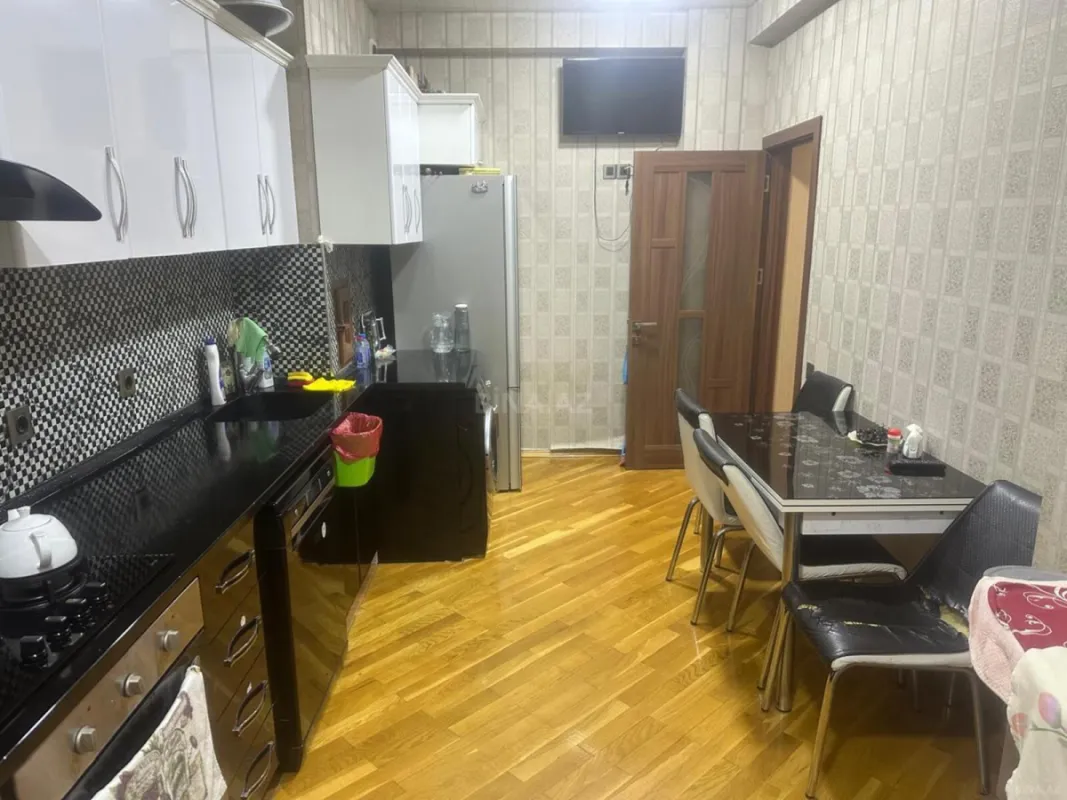 Satılır 2 otaqlı mənzil 86 m²