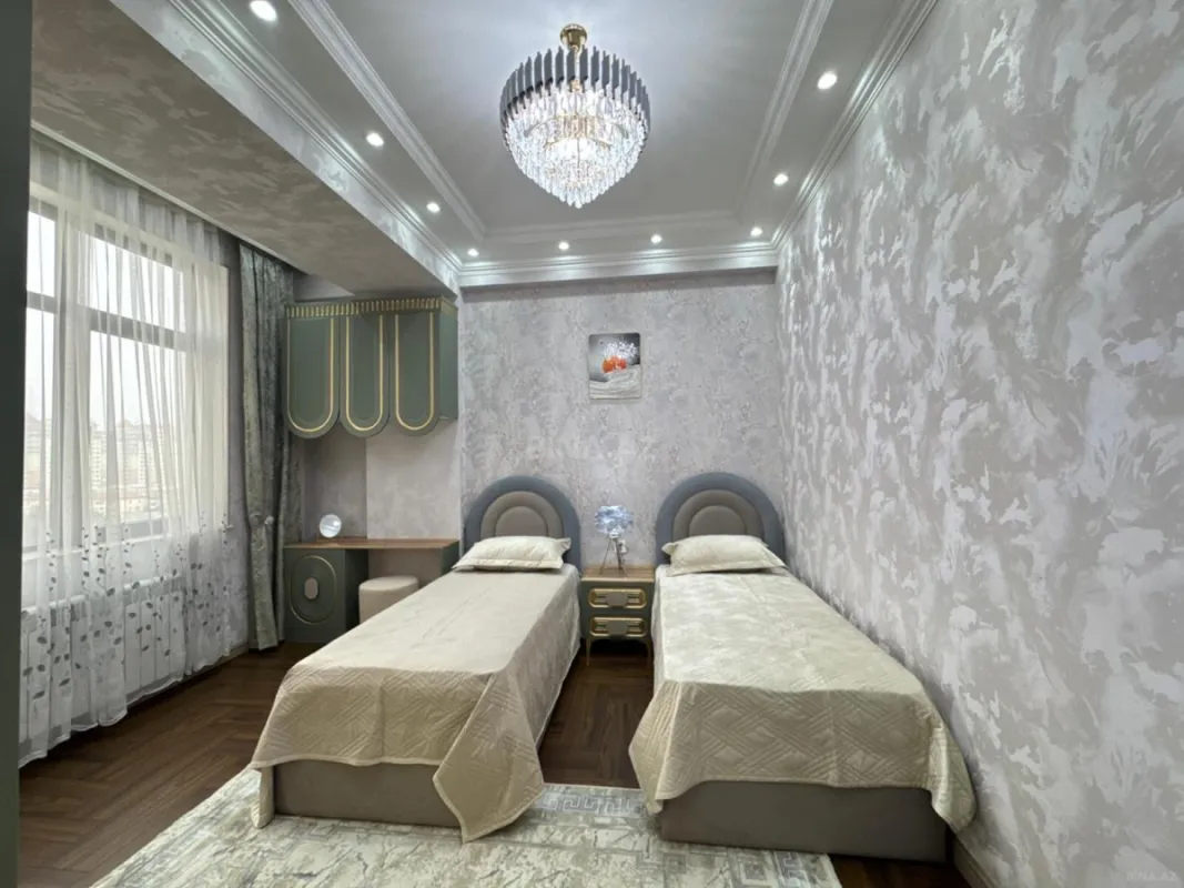 Satılır 3 otaqlı mənzil 127 m²