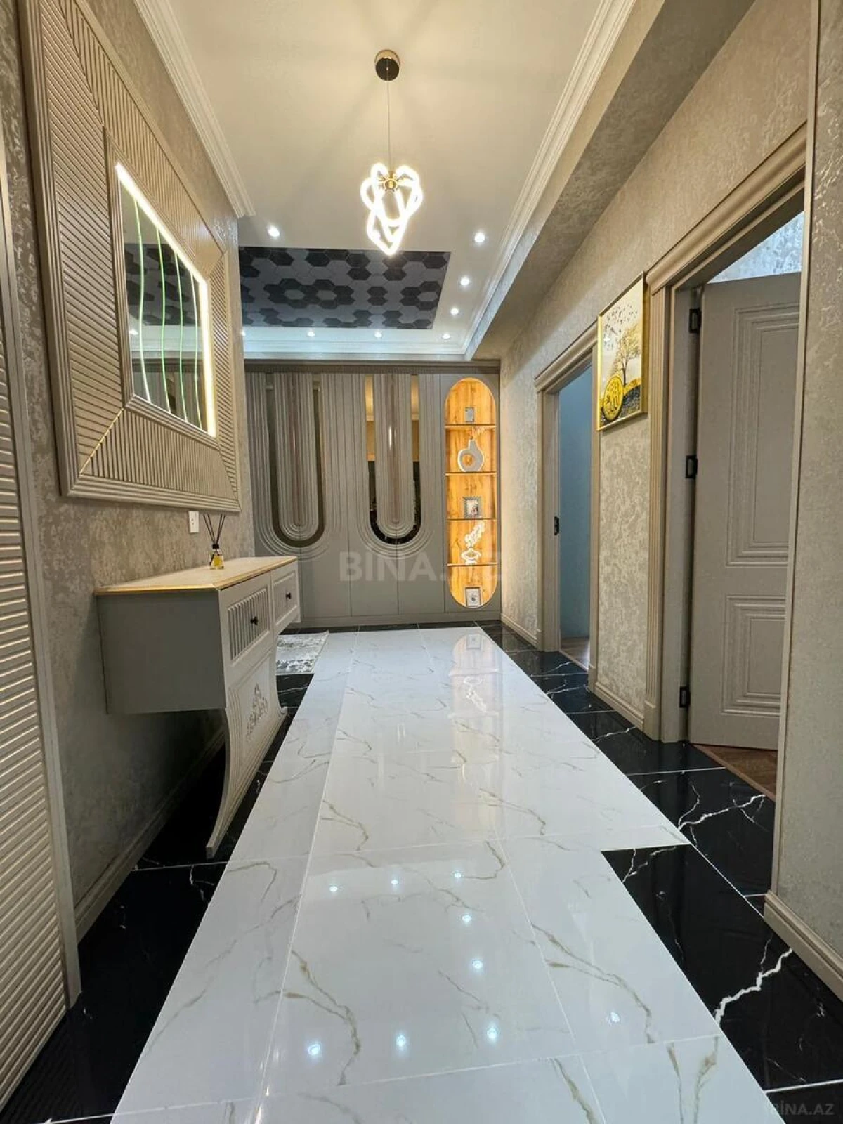 Satılır 3 otaqlı mənzil 127 m²