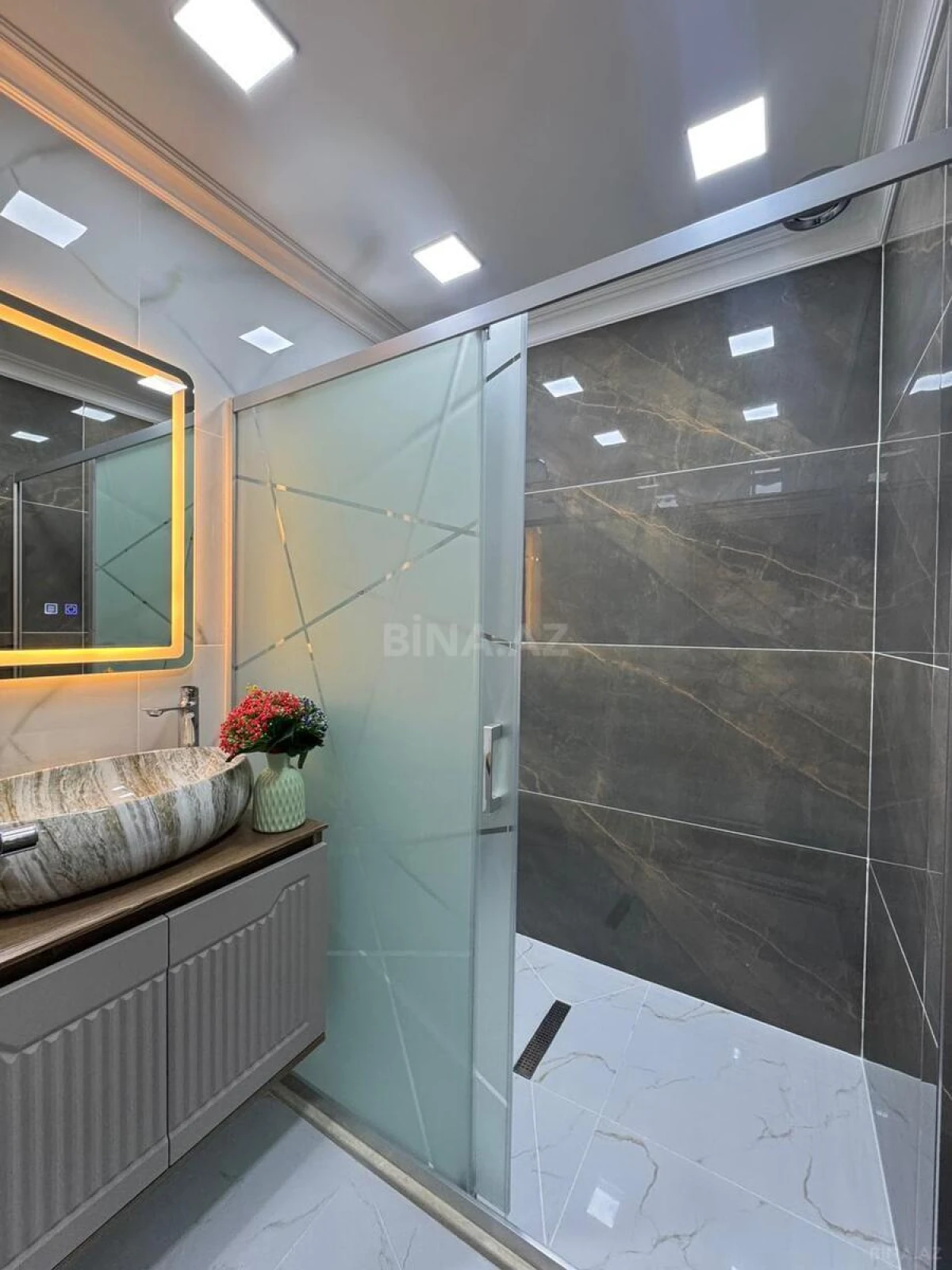 Satılır 3 otaqlı mənzil 127 m²