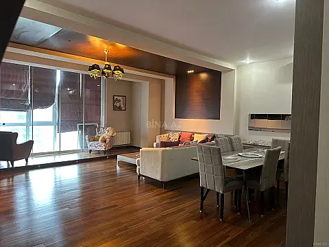 Satılır 4 otaqlı mənzil 187 m²