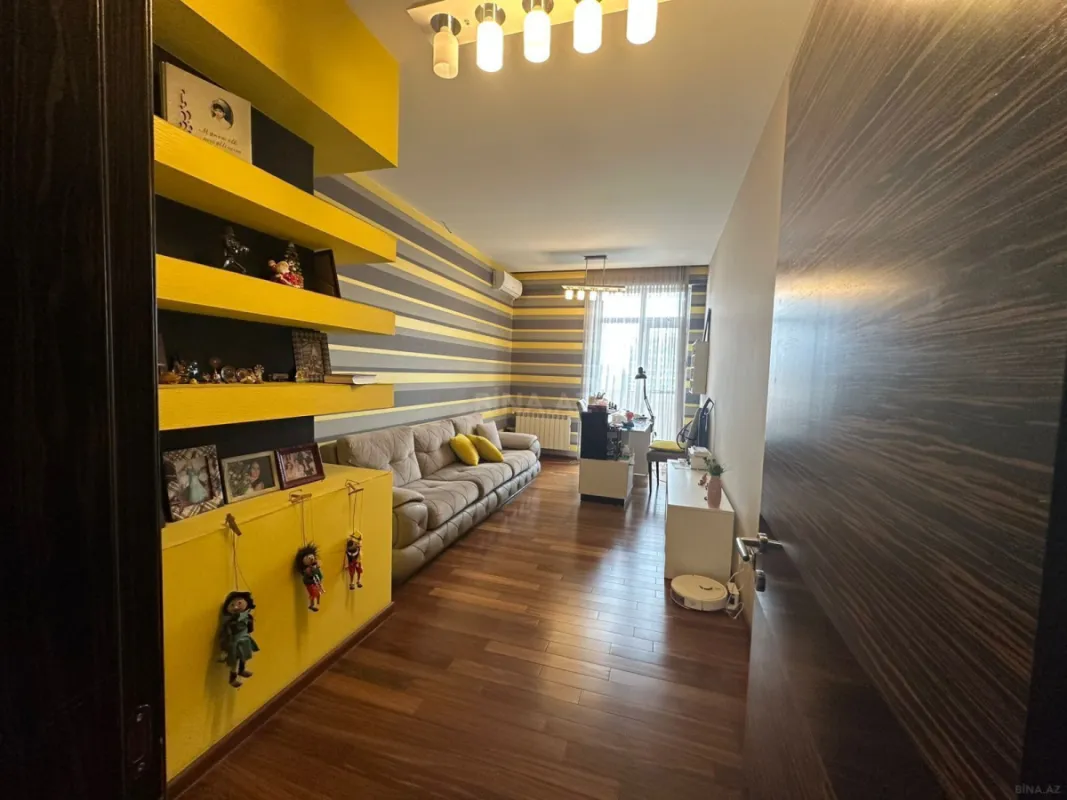 Satılır 4 otaqlı mənzil 187 m²