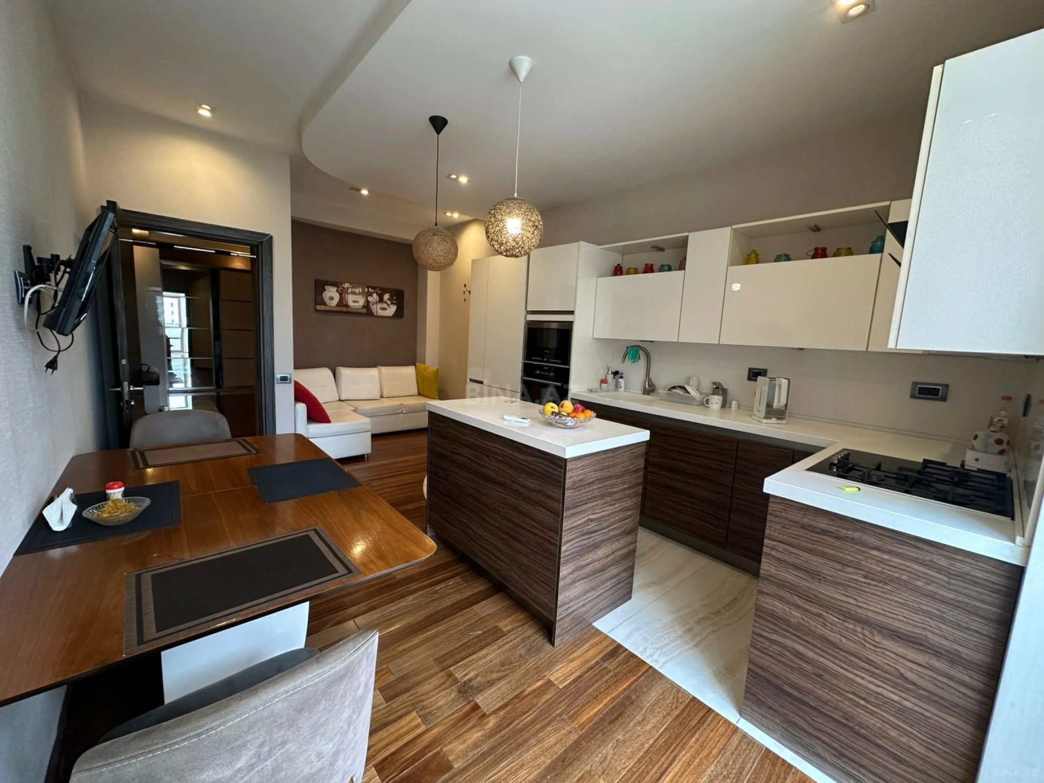 Satılır 4 otaqlı mənzil 187 m²