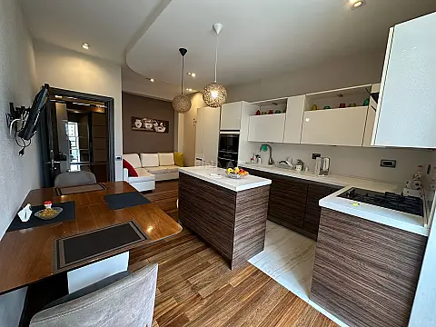 Satılır 4 otaqlı mənzil 187 m²