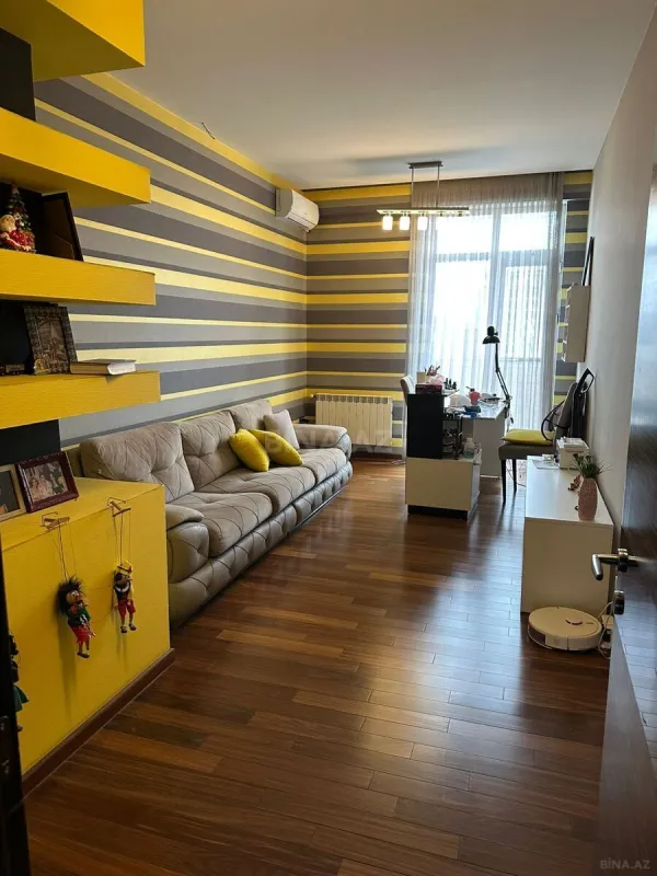 Satılır 4 otaqlı mənzil 187 m²