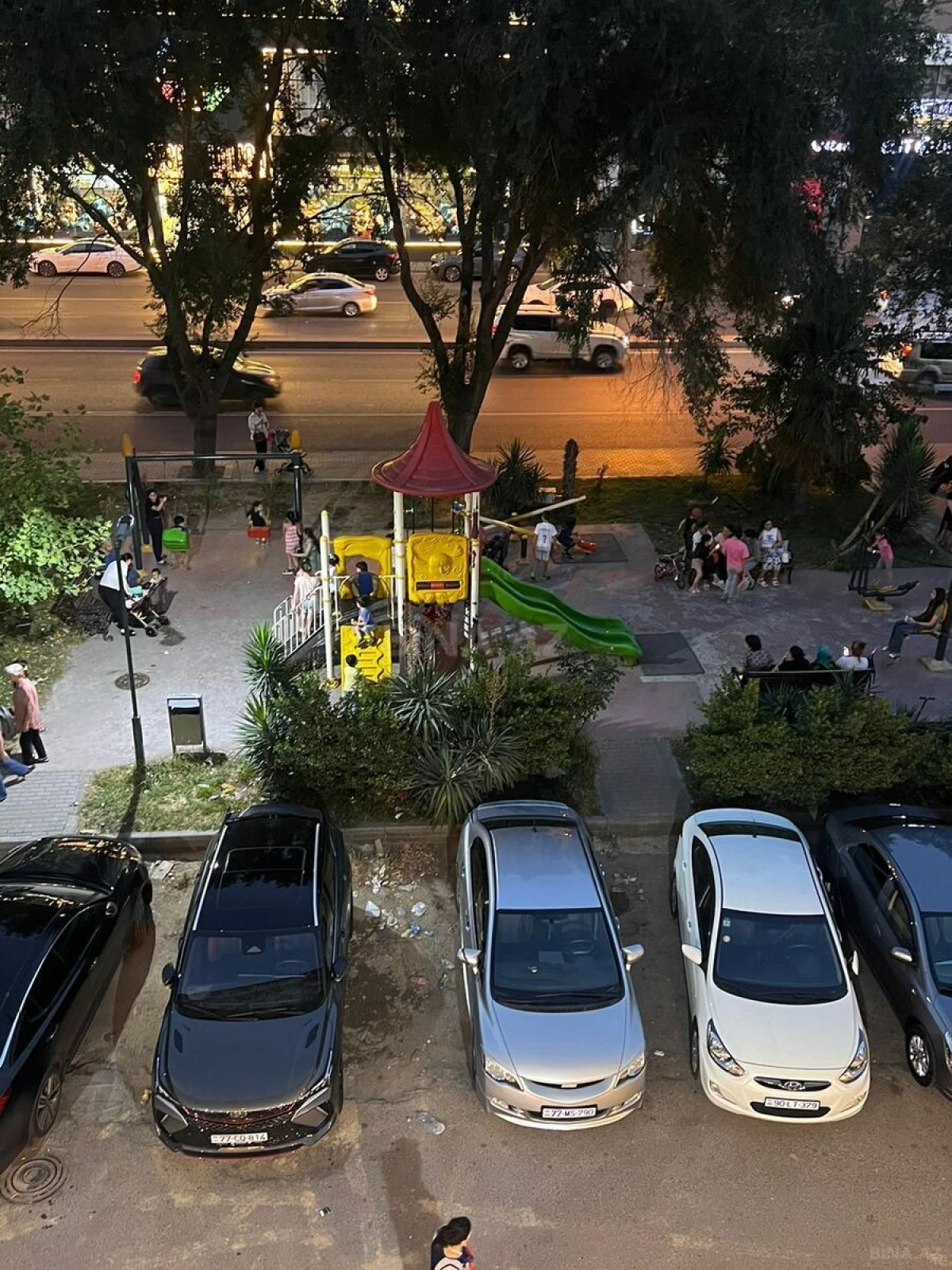 Kirayə verilir 2 otaqlı mənzil 80 m²