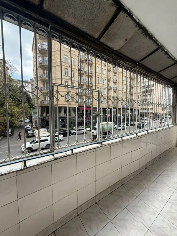 Satılır 4 otaqlı mənzil 100 m²