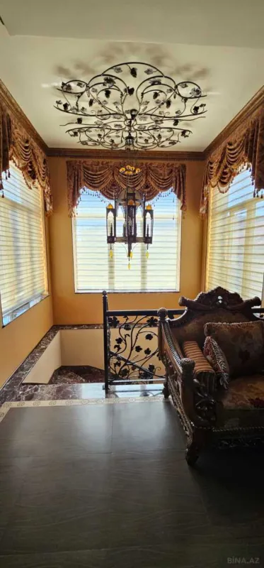 Satılır 7 otaqlı həyət evi 590 m²