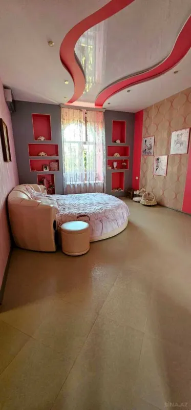 Satılır 7 otaqlı həyət evi 590 m²