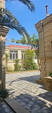 Satılır 7 otaqlı həyət evi 590 m²