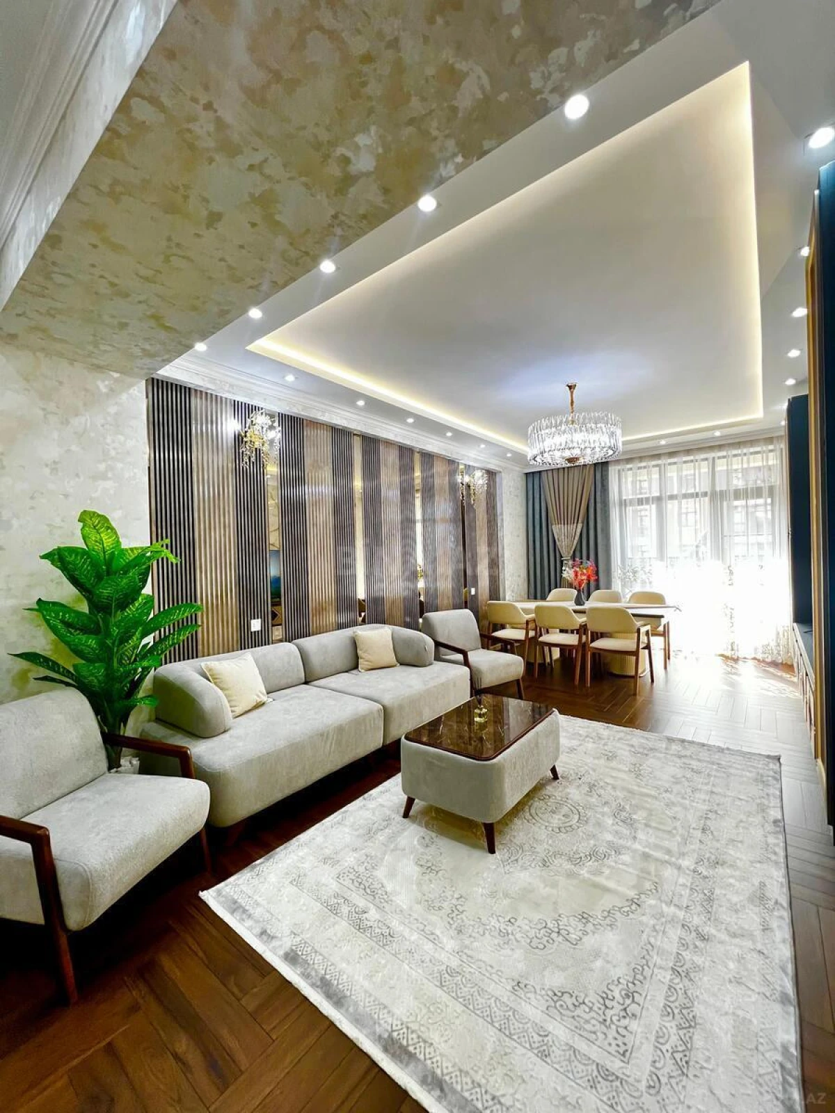 Satılır 3 otaqlı mənzil 128 m²