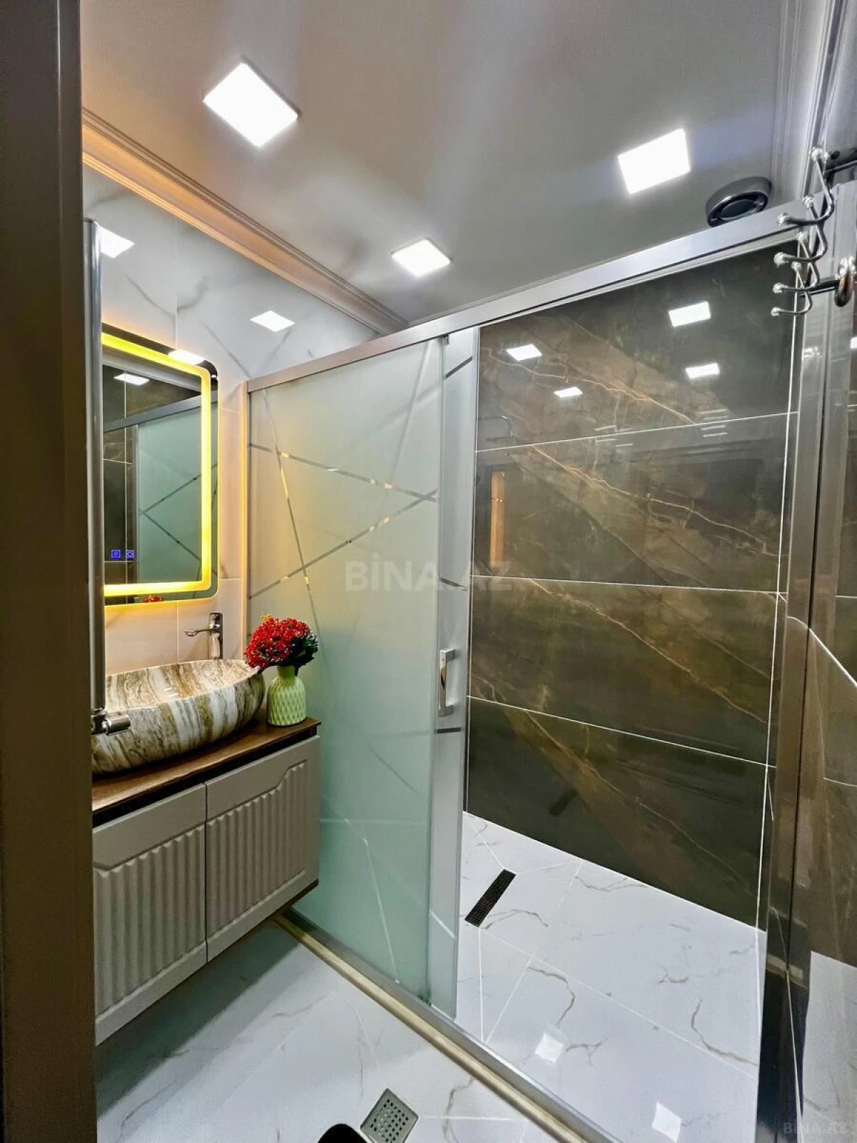 Satılır 3 otaqlı mənzil 128 m²