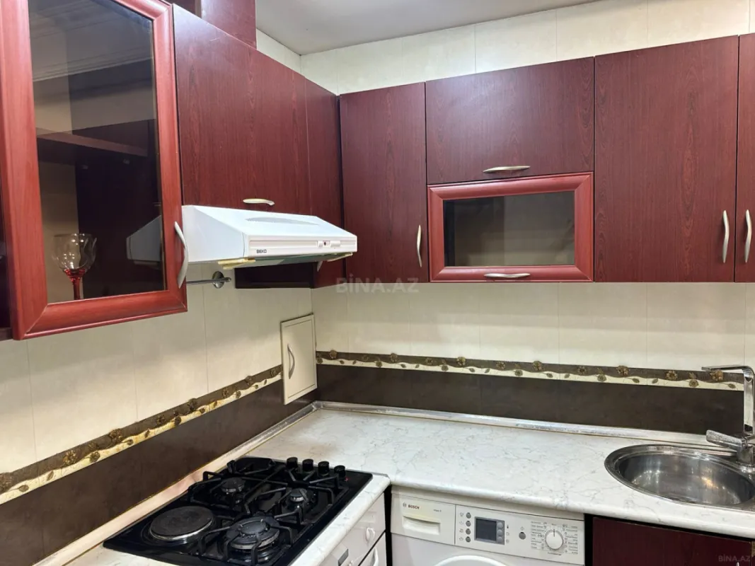 Kirayə verilir 2 otaqlı mənzil 67 m²