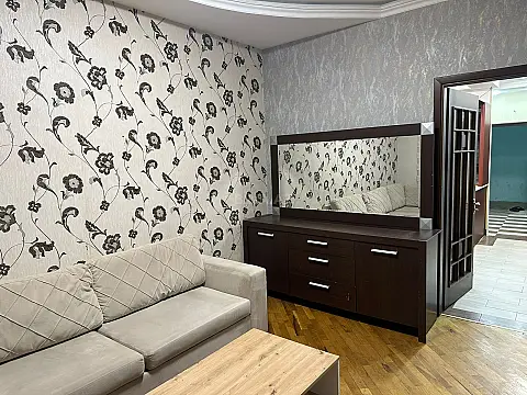 Kirayə verilir 2 otaqlı mənzil 67 m²