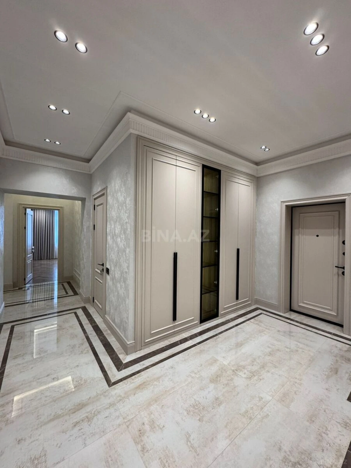 Satılır 4 otaqlı mənzil 185 m²