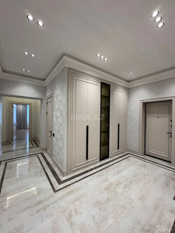 Satılır 4 otaqlı mənzil 185 m²