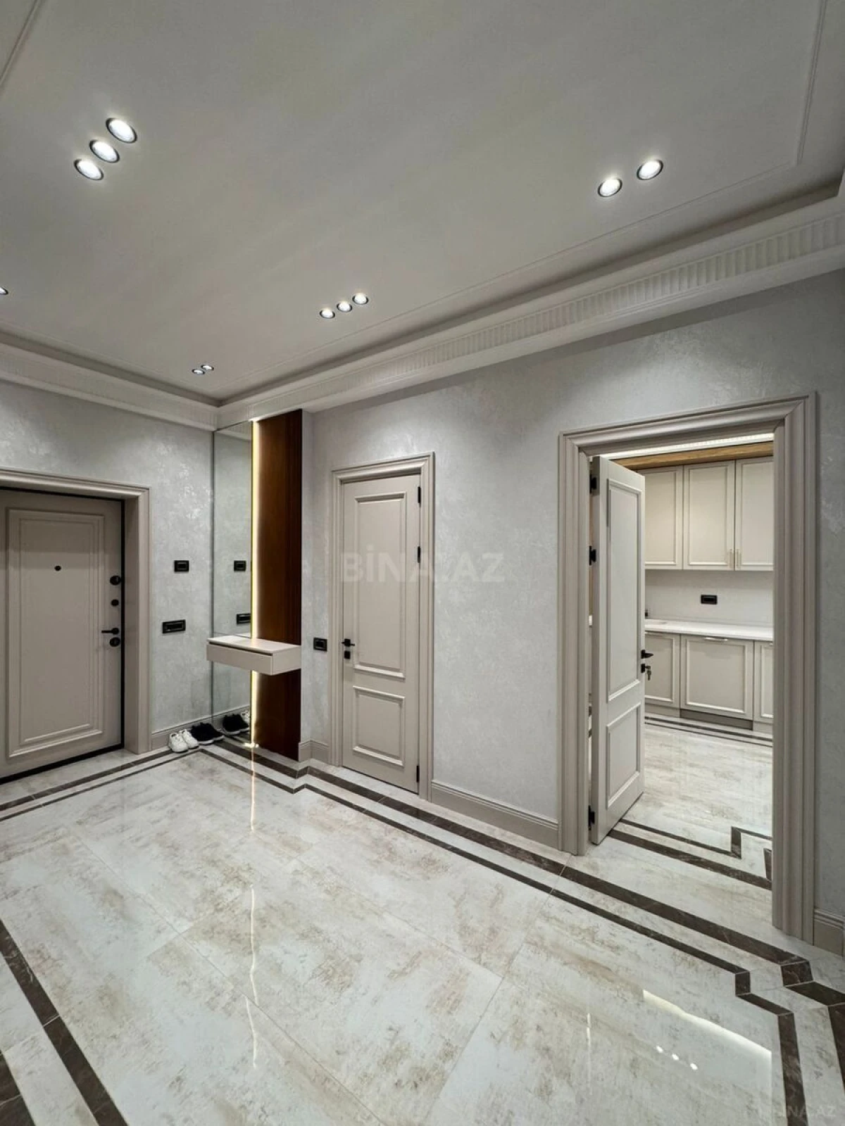 Satılır 4 otaqlı mənzil 185 m²