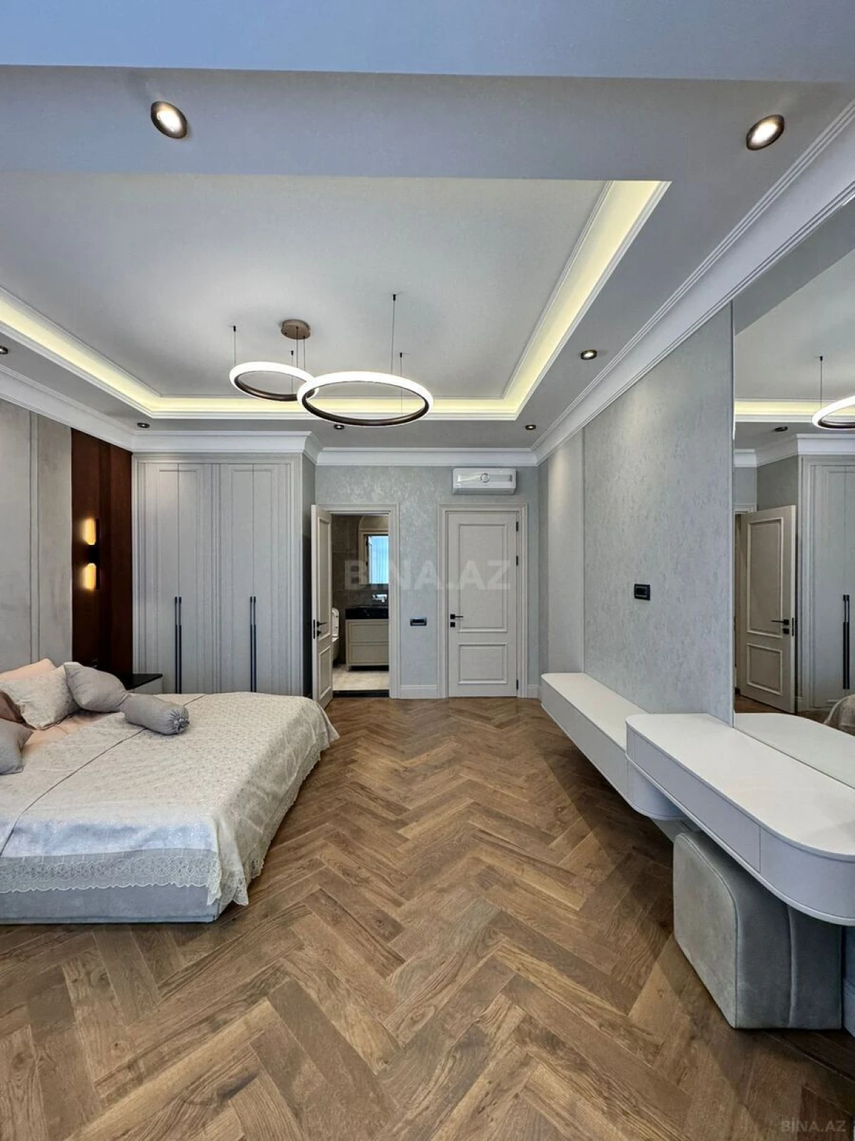 Satılır 4 otaqlı mənzil 185 m²