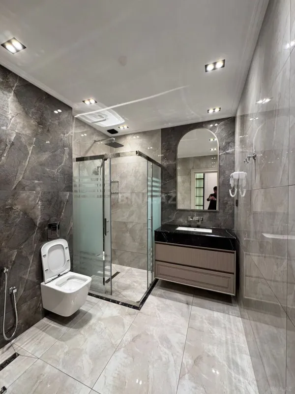 Satılır 4 otaqlı mənzil 185 m²