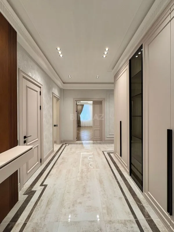Satılır 4 otaqlı mənzil 185 m²